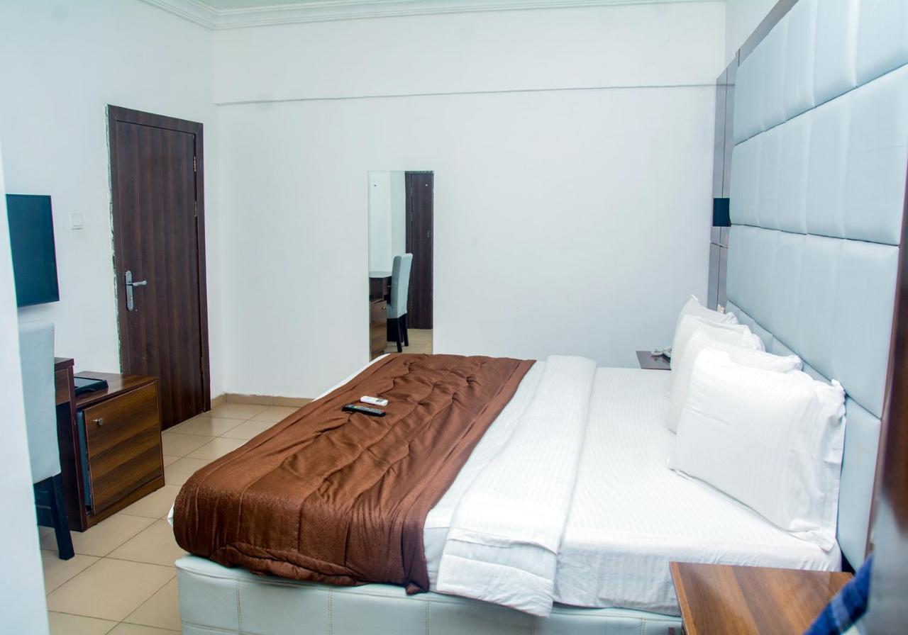 Presken Hotel @Villa อีเคจา ภายนอก รูปภาพ