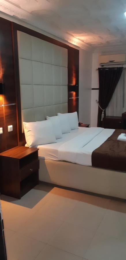 Presken Hotel @Villa อีเคจา ภายนอก รูปภาพ
