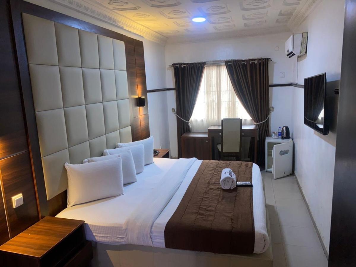 Presken Hotel @Villa อีเคจา ภายนอก รูปภาพ