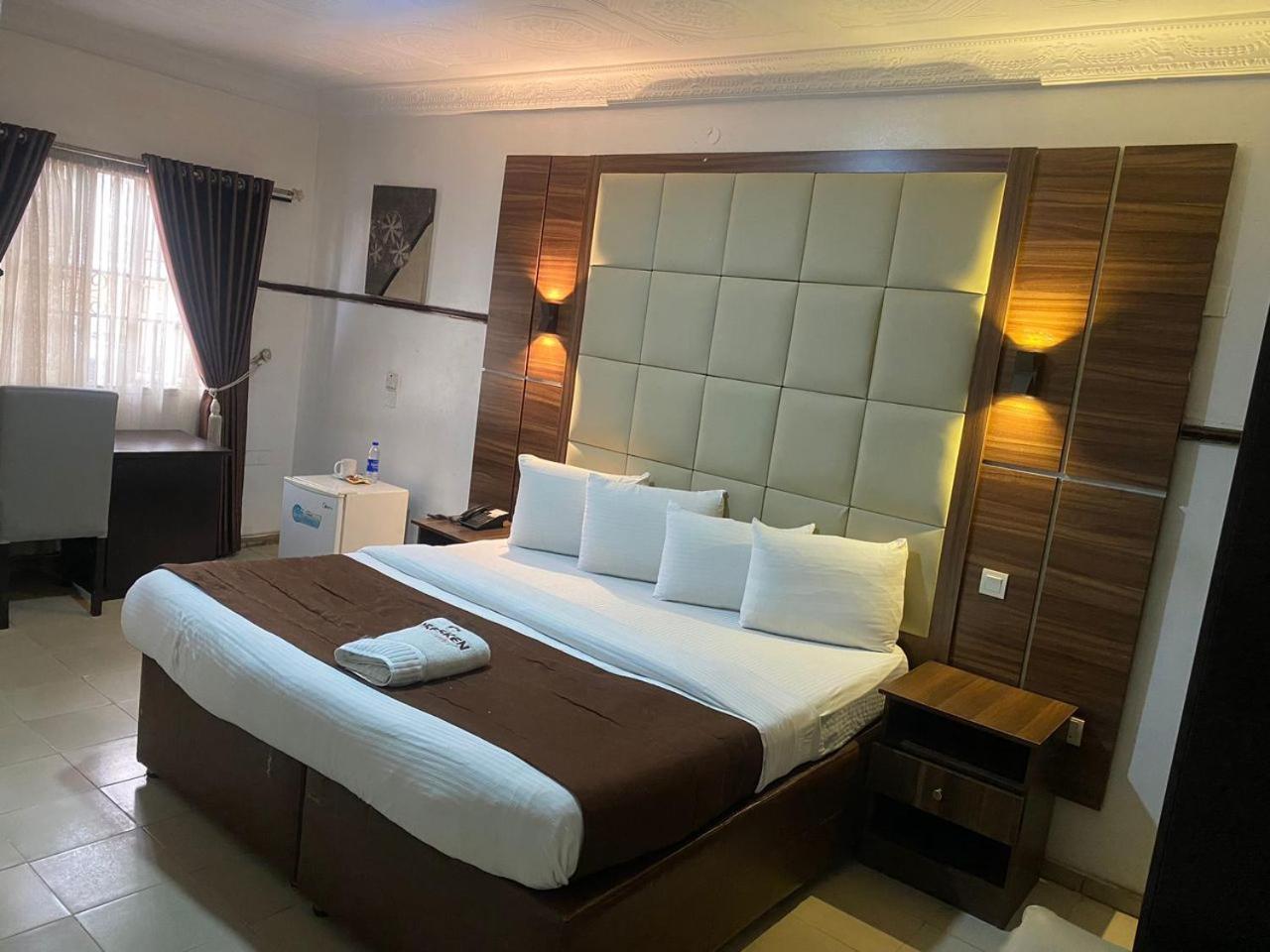 Presken Hotel @Villa อีเคจา ภายนอก รูปภาพ