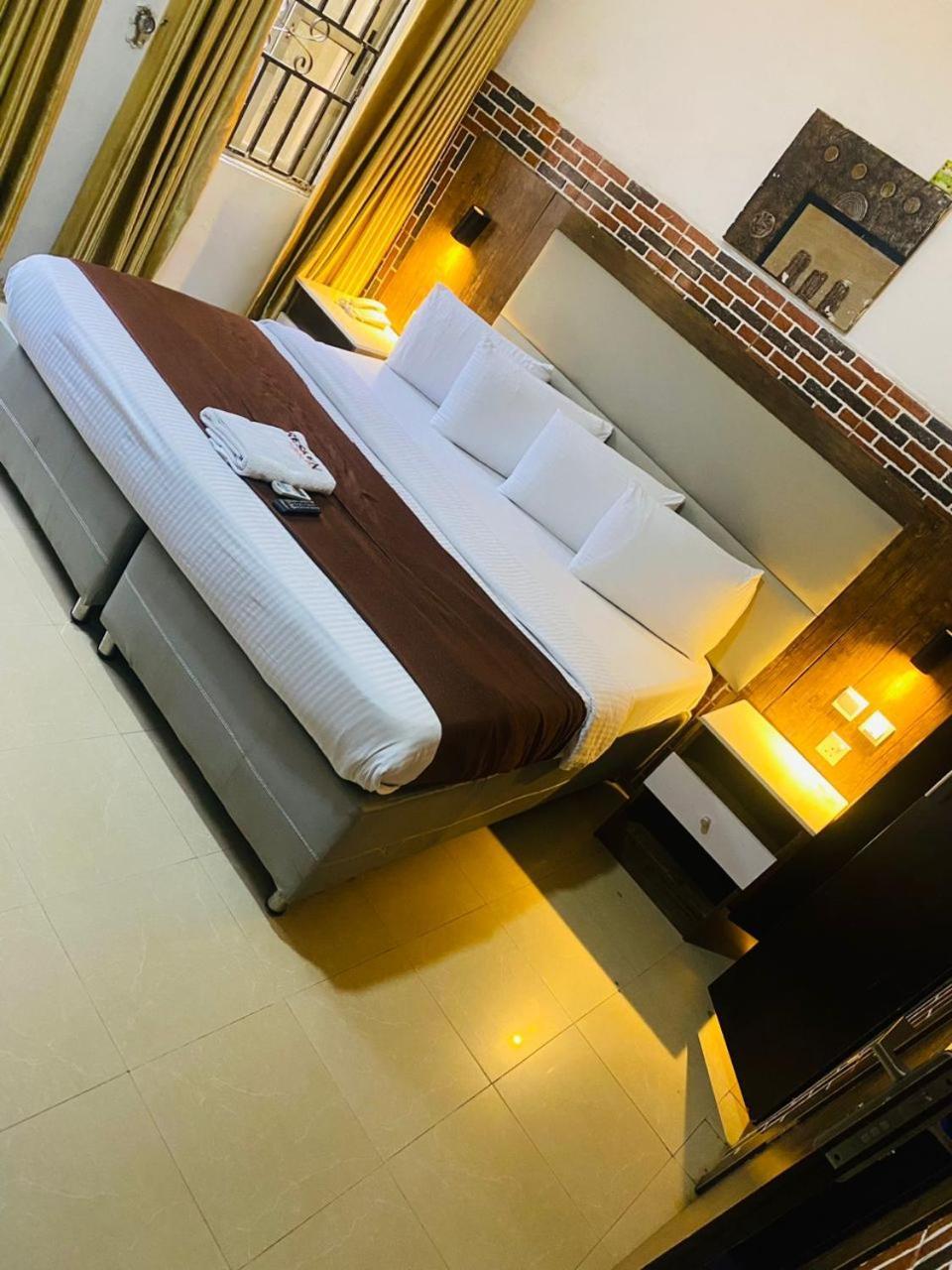 Presken Hotel @Villa อีเคจา ภายนอก รูปภาพ