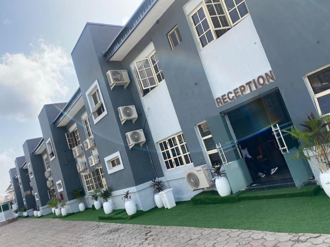 Presken Hotel @Villa อีเคจา ภายนอก รูปภาพ