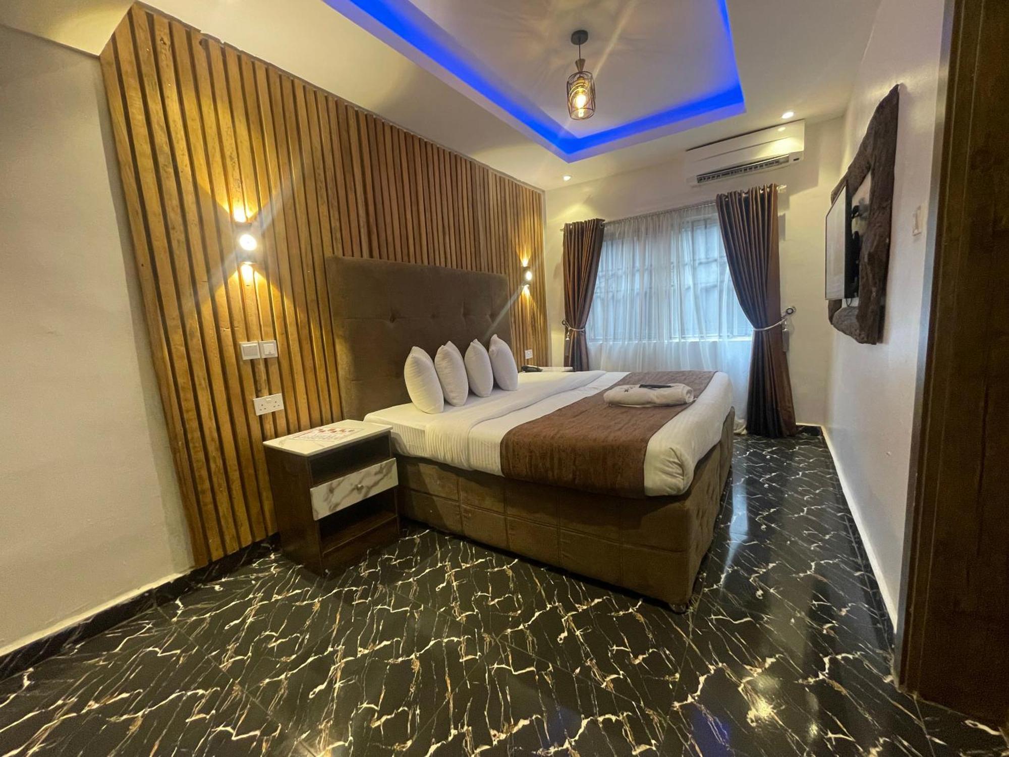 Presken Hotel @Villa อีเคจา ภายนอก รูปภาพ