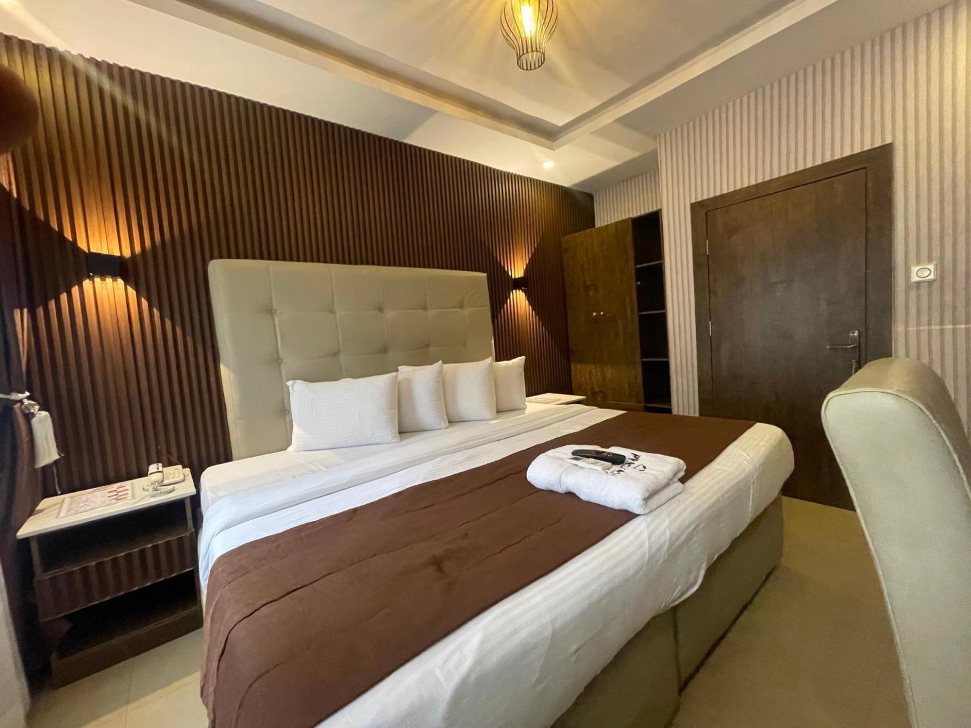 Presken Hotel @Villa อีเคจา ภายนอก รูปภาพ