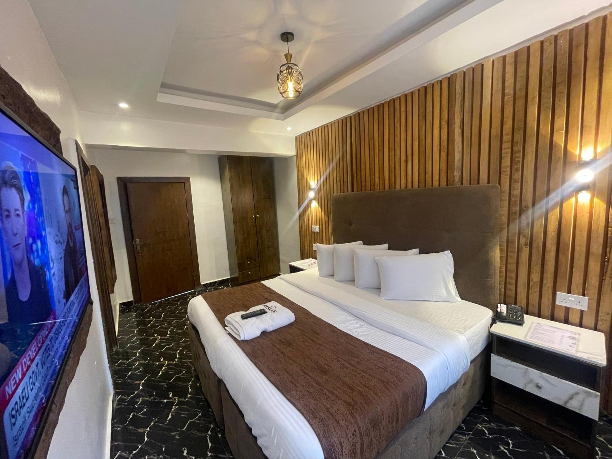 Presken Hotel @Villa อีเคจา ภายนอก รูปภาพ